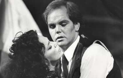 Anthony Michaels-Moore as Silvio and Diana Soviero as Nedda in <em>Pagliacci</em> at the Metropolitan Opera, 1997